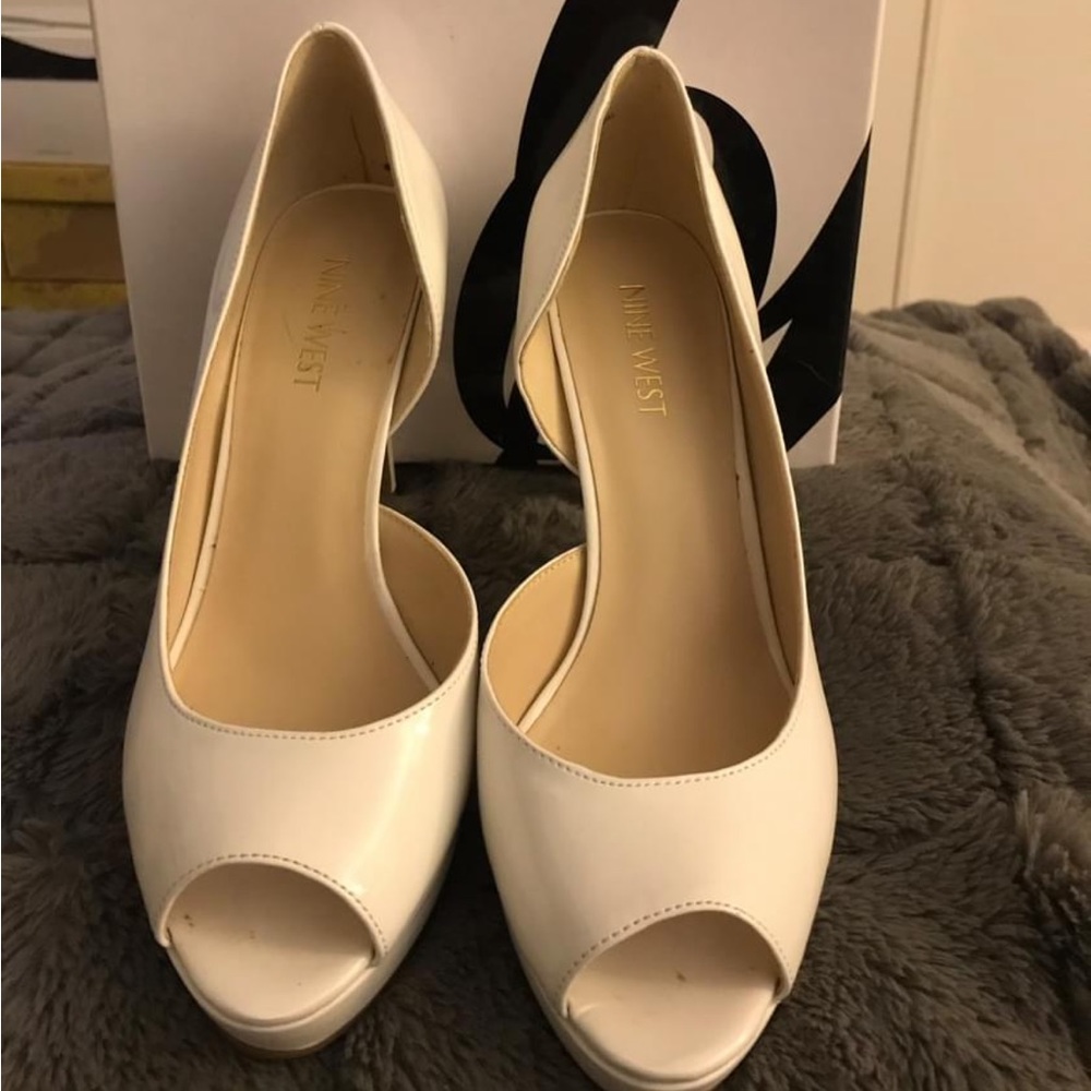 Nine West Size 6M white peep toe pumps